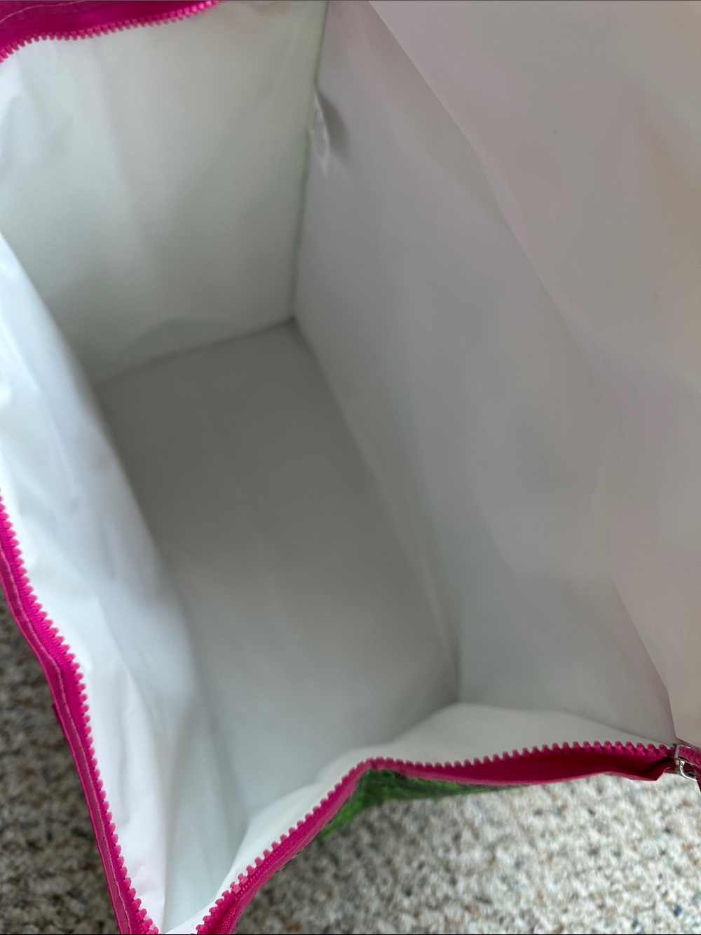 T-Mobile Pink Quilted Blanket and Cooler Tote Set - Picture 3 of 4